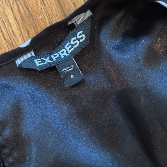 EXPRESS - Picture 5 of 5